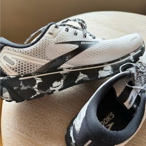 Brooks Ghost White and Black Mesh Running Sneakers